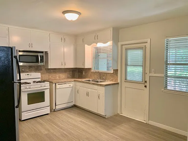 4708 Red River St — Photo 3