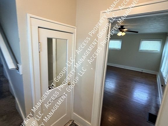 3rd image of 1070 Kalamazoo Ave SE