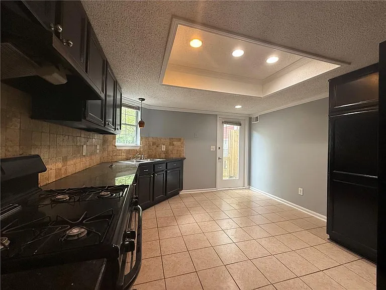 1024 Wiltshire Way — Photo 7
