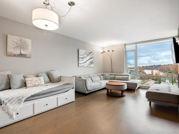 210 Salter St #1302, New Westminster, BC V3M 0J9