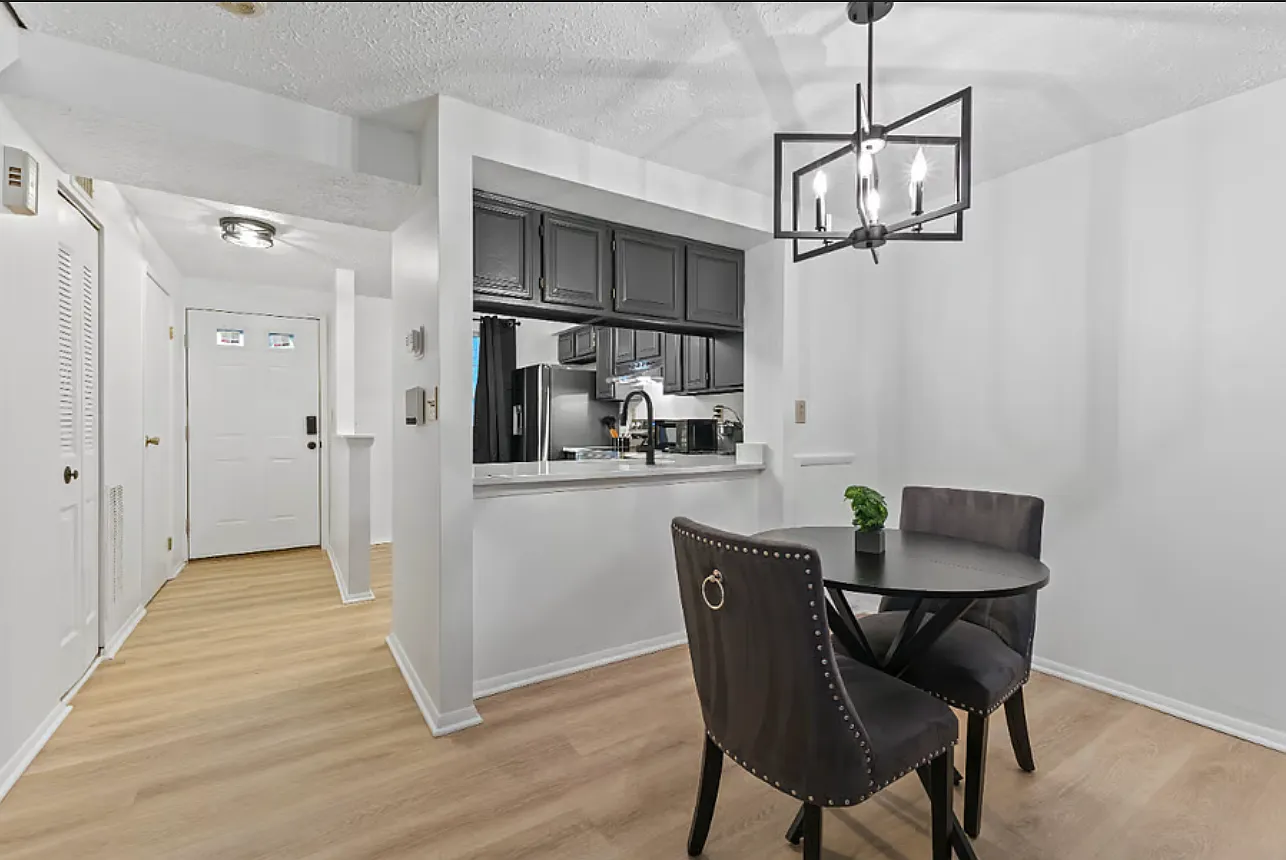 2 bed, 945 sqft, $3,200 — Photo 2