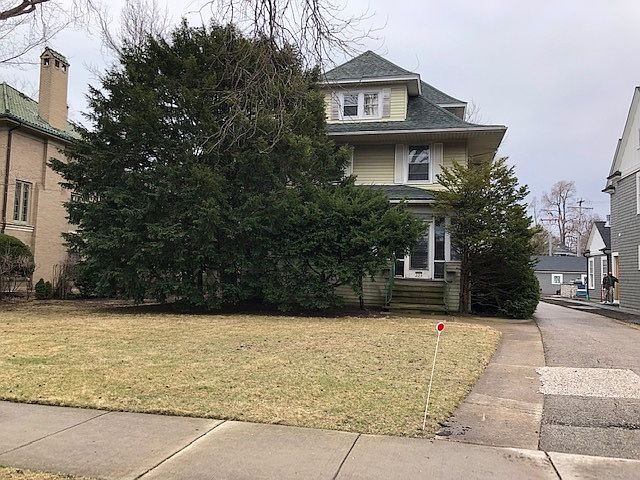 1st image of 225 Central Ave