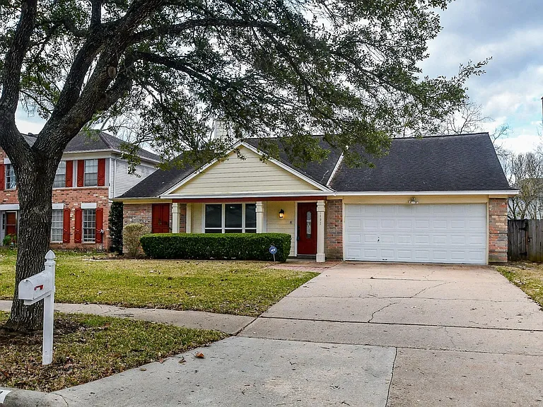 3402 Hidden Creek Dr — Photo 3