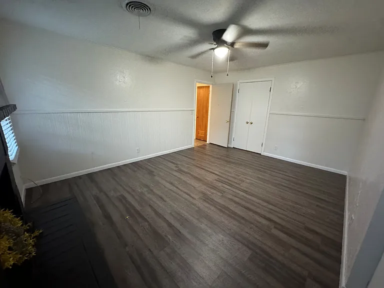 3rd bedroom aprox 15.75'x12'.
