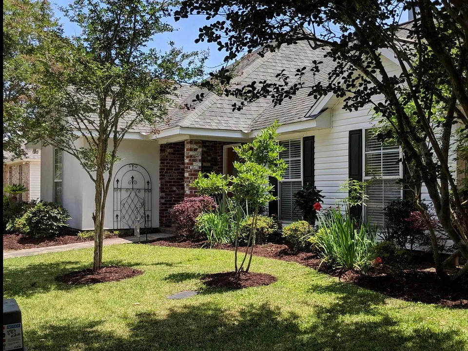 36 Hollycrest Blvd