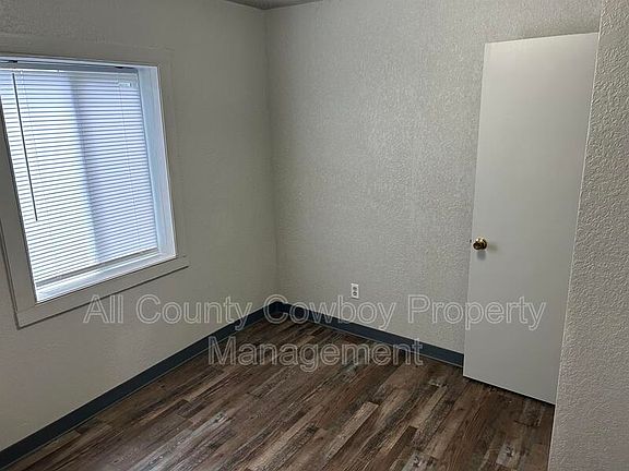 4th image of 862 N 5th St APT 3