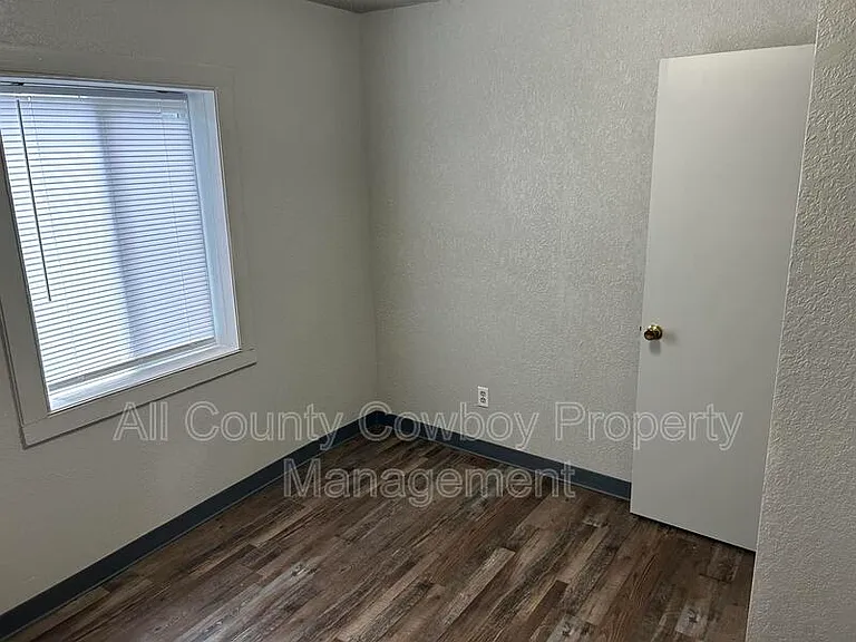862 N 5th St #3 — Photo 4