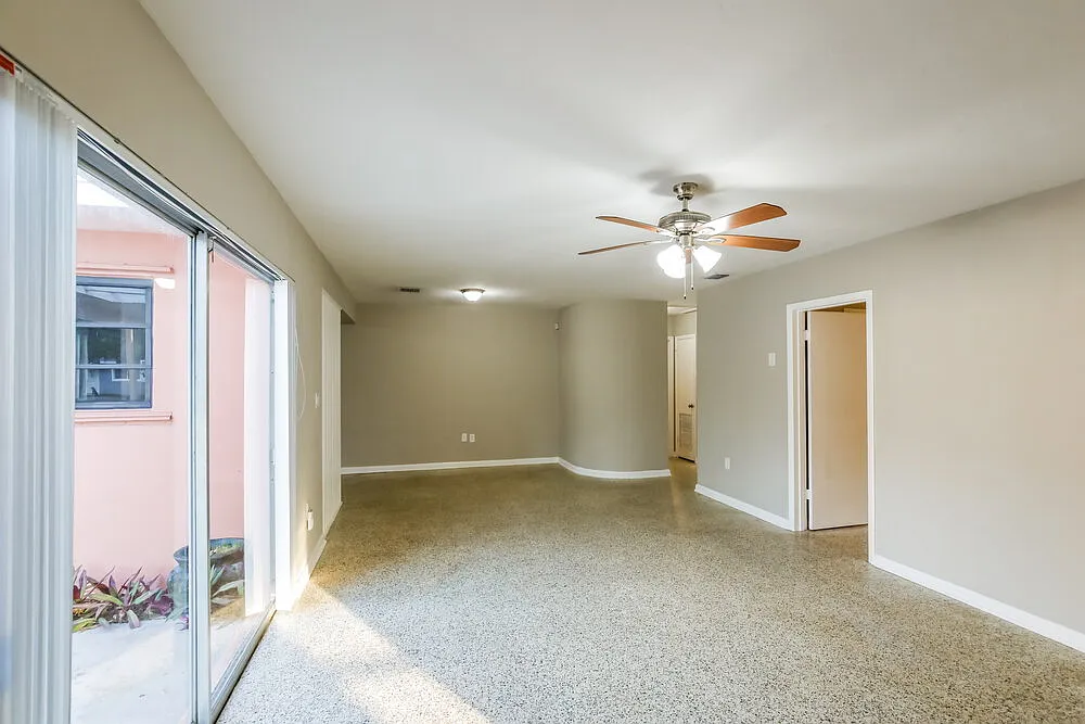 3 bed, 2.0 bath, 1404 sqft, $2,880 — Photo 3