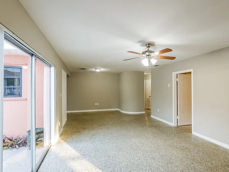 19101 SW 89th Ct — Photo 3
