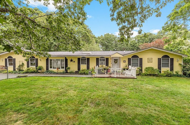 1st image of 462 Sleepy Hollow Dr
