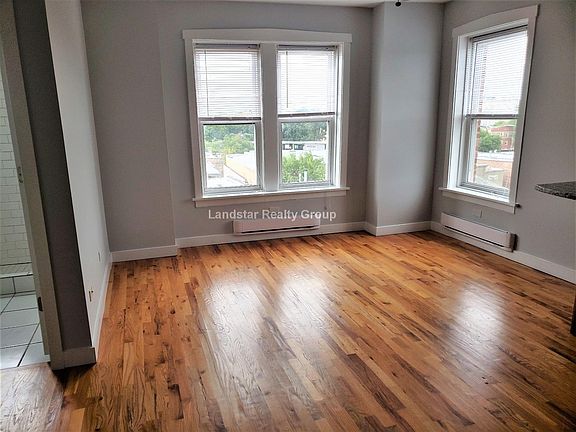 5th image of 7450 N Greenview Ave APT 77