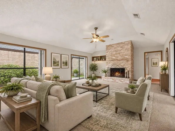 219 Essex Pl, Stafford, TX 77477