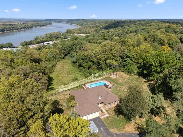 3125 Charbonier Rd, Florissant, MO 63031