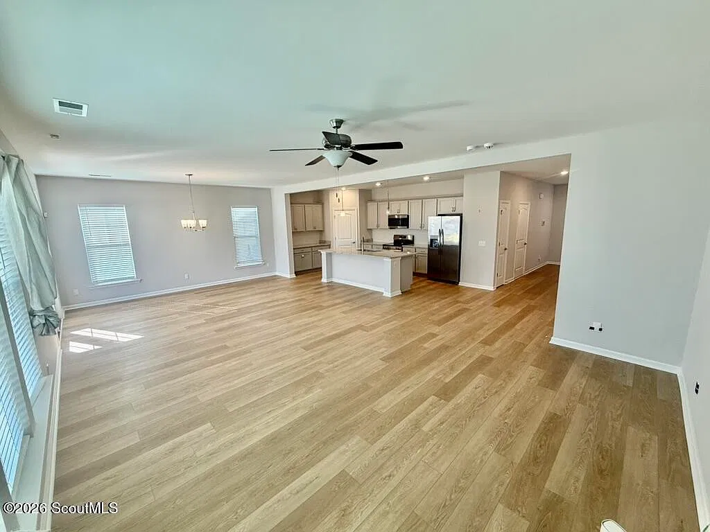 3 bed, 2.5 bath, 2340 sqft, $2,300 — Photo 3