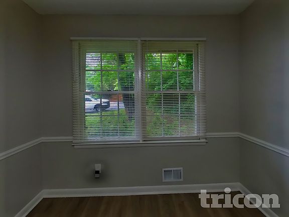 5th image of 887 Sheppard Way