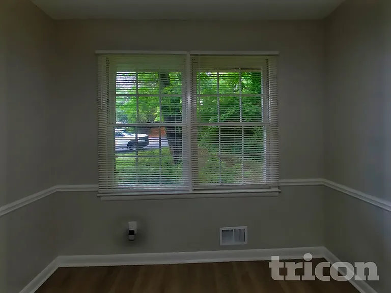 887 Sheppard Way — Photo 5