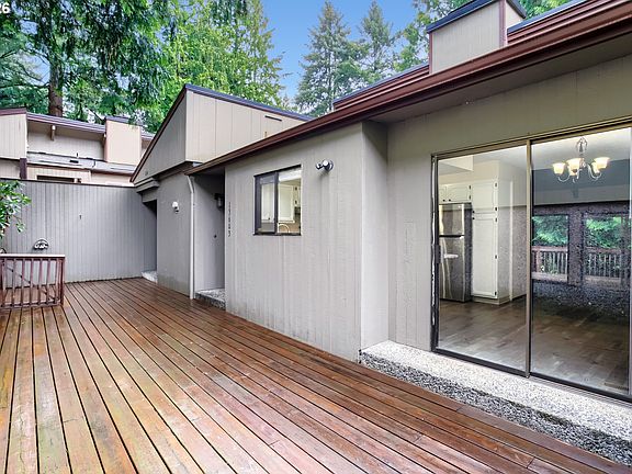 3rd image of 13603 NE Regents Dr