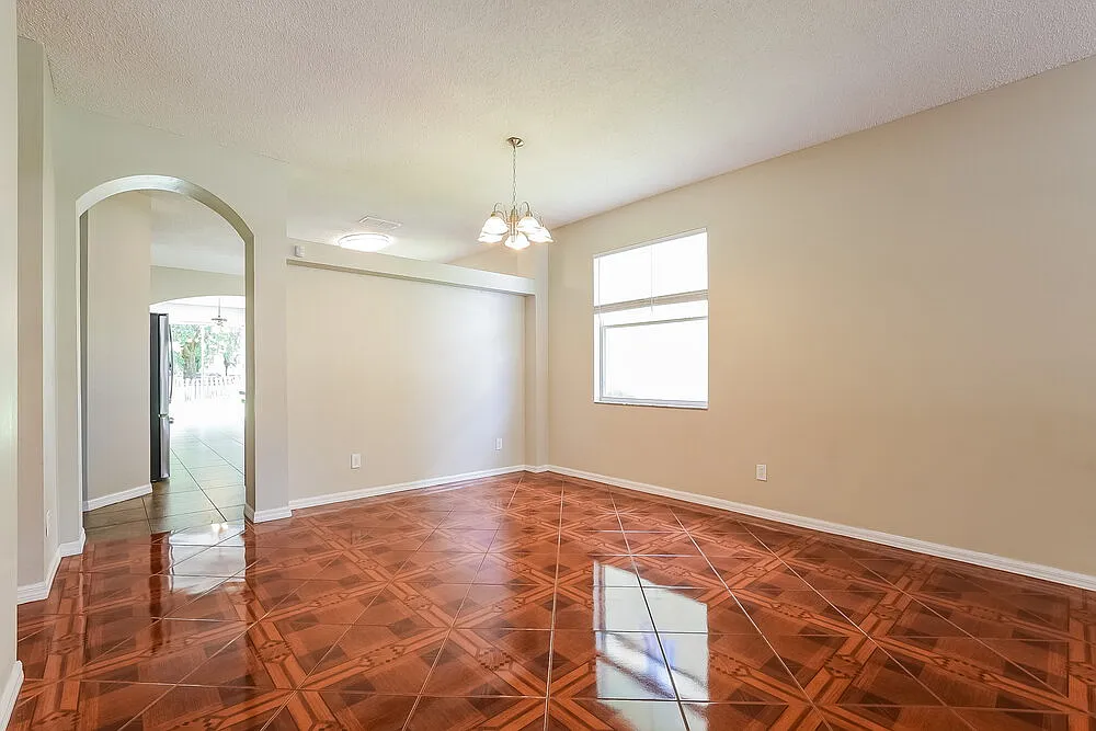 4 bed, 2.0 bath, 1974 sqft, $2,745 — Photo 4