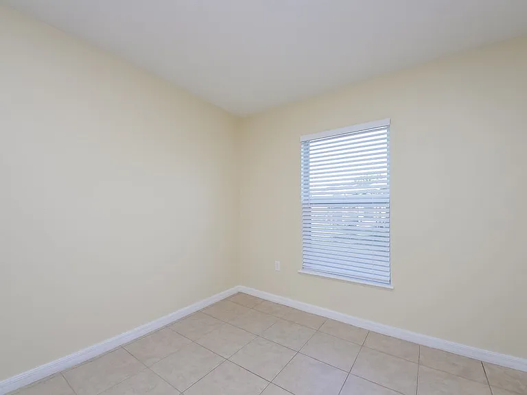 905 Derbyshire Dr — Photo 11