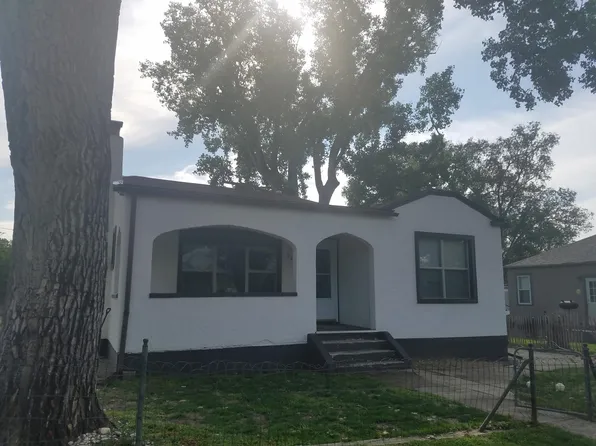 909 8th St, Rawlins, WY 82301