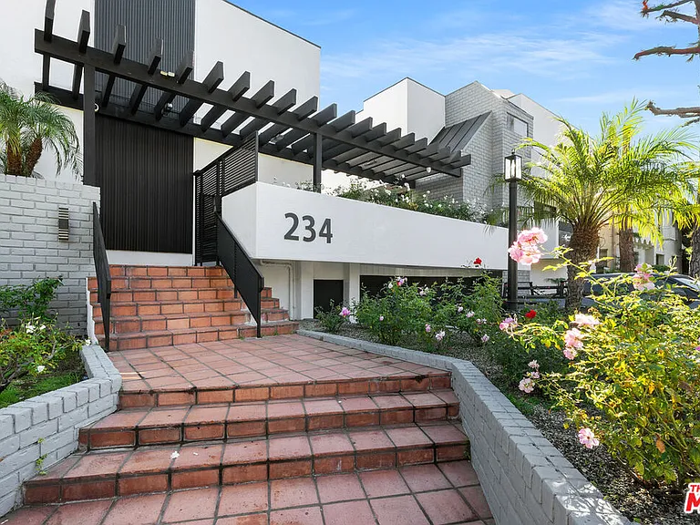 234 S Tower Dr #2 — Photo 3