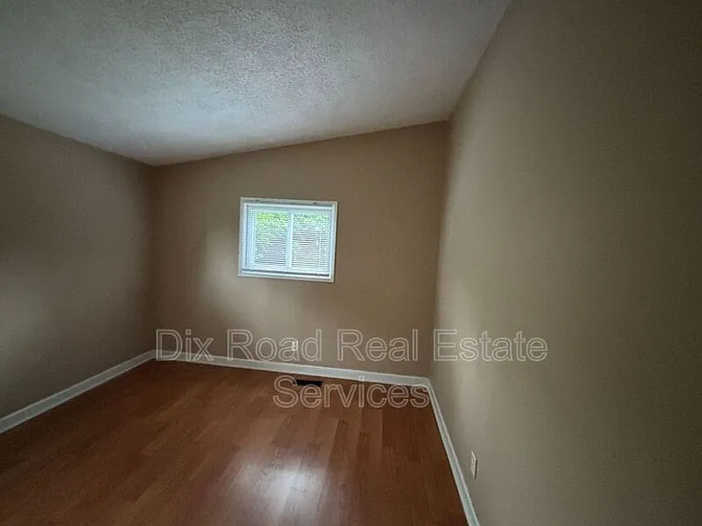 702 Arthur St — Photo 17