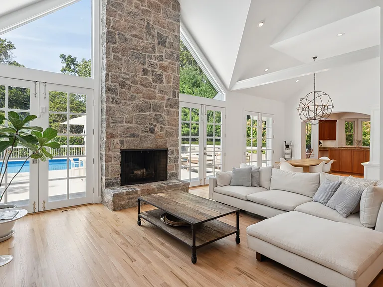7 Fairway Ct — Photo 1