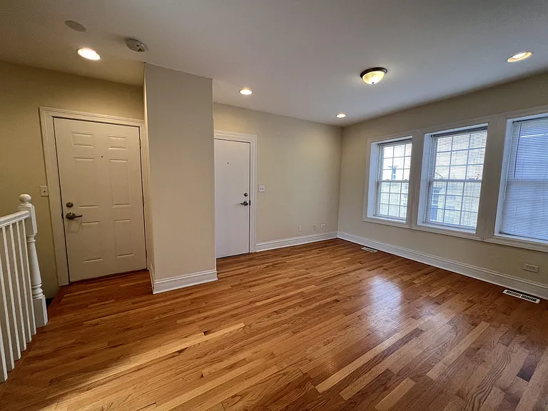 4954 N Christiana Ave — Photo 7