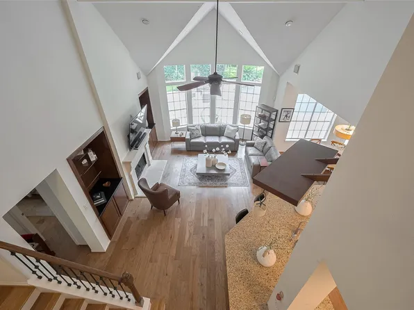 7 Peaceful Canyon Ct, Spring, TX 77381