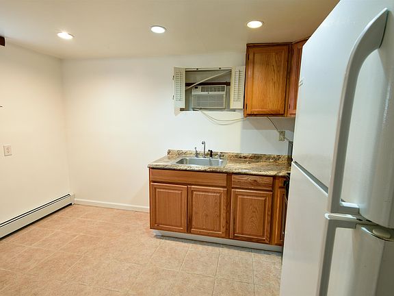 3rd image of 108 W 42nd St #1