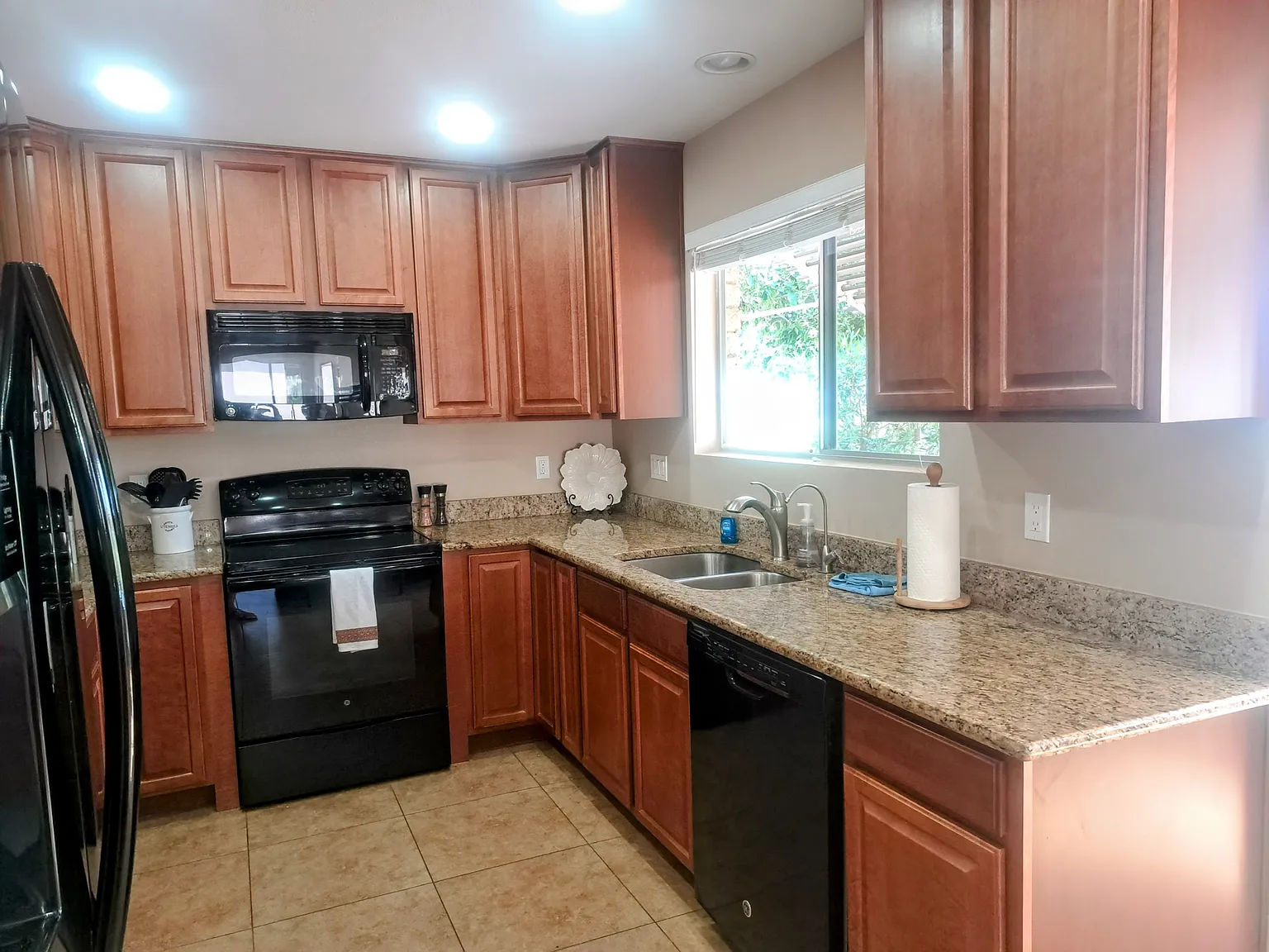 2246 N Middlecoff Dr — Photo 4