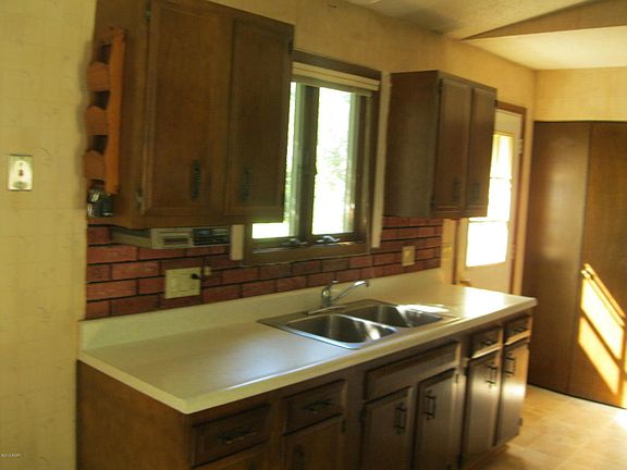 3rd image of 806 Columbine Dr