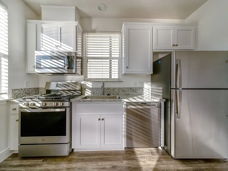 2183 Kenrick Ln — Photo 2