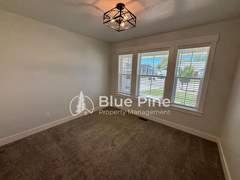 6389 Maggie Dr — Photo 32