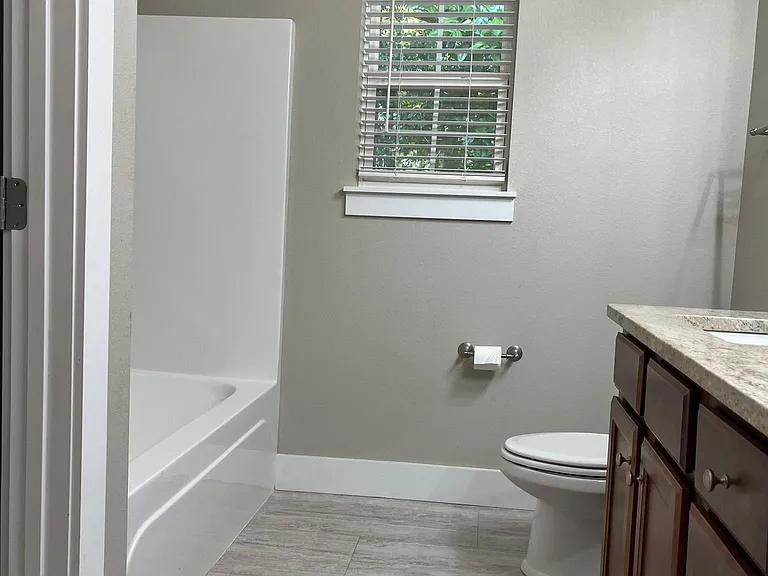 982 E Chestnut Ave — Photo 7