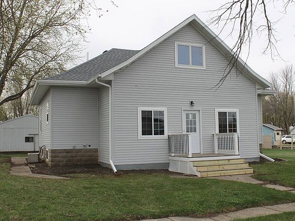 2nd image of 207 E Dakota Ave