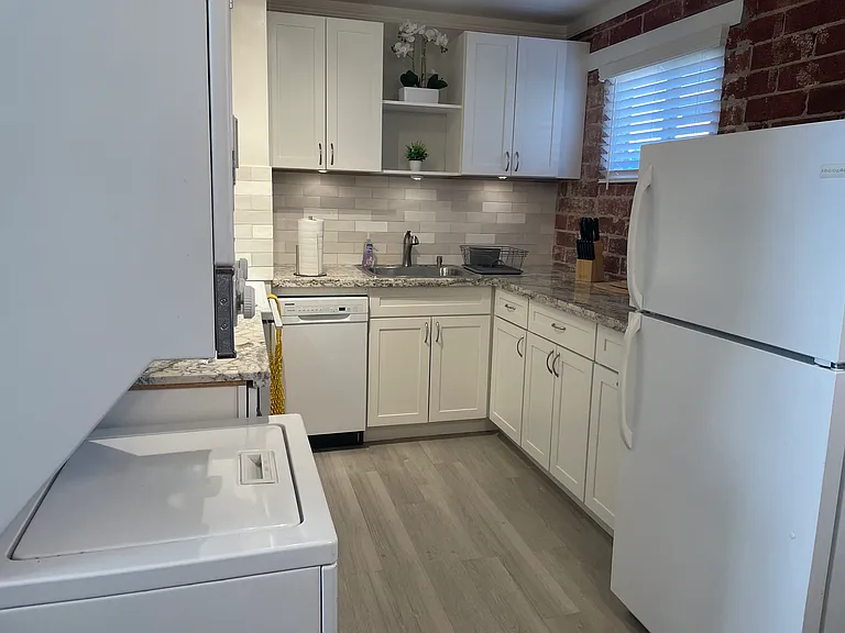 520 Stewart St #1 — Photo 10