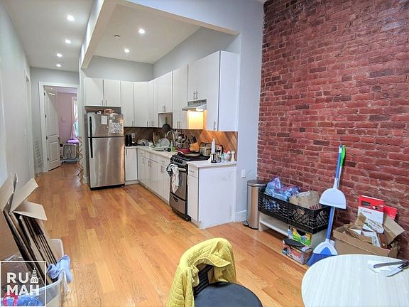 2nd image of 481 Marion St #2