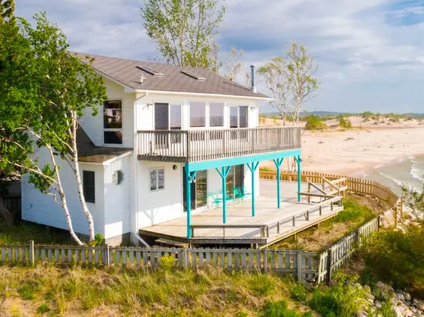 2767 N Lakeshore Dr, Mears, MI 49436