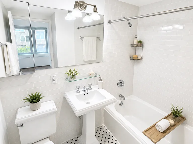 401 W 22nd St #7A — Photo 10
