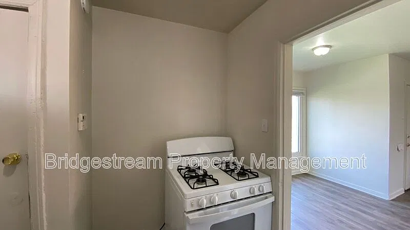 2 bed, 1.0 bath, 805 sqft, $895 — Photo 4