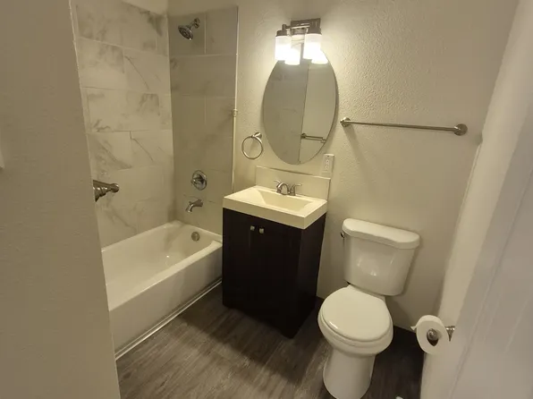 6830 N Columbia Way APT 8, Portland, OR 97203