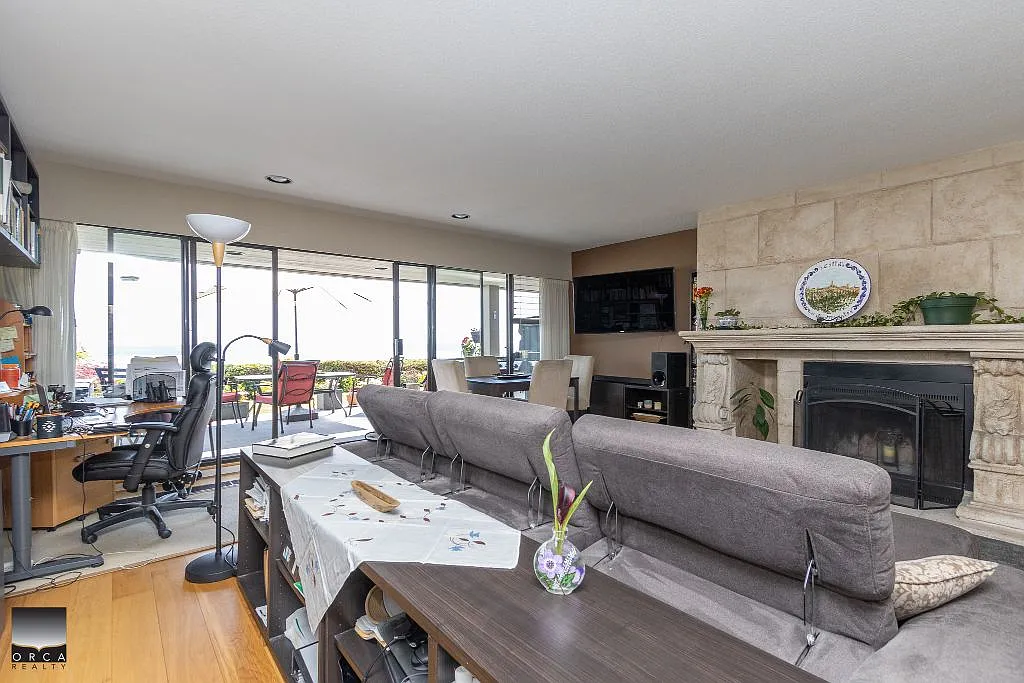 11 Folkstone Way, West Vancouver — Photo 3