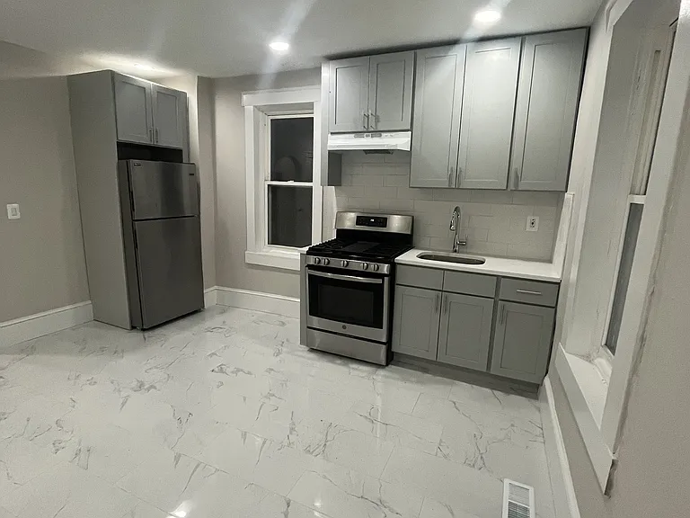 82 Mechanics Ave — Photo 12
