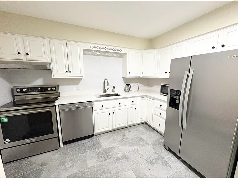 2343 Ogden Ave N #3 — Photo 2