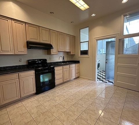 5th image of 2109 Jones St