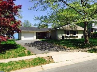 67 Hinsdale Ln, Willingboro, NJ 08046