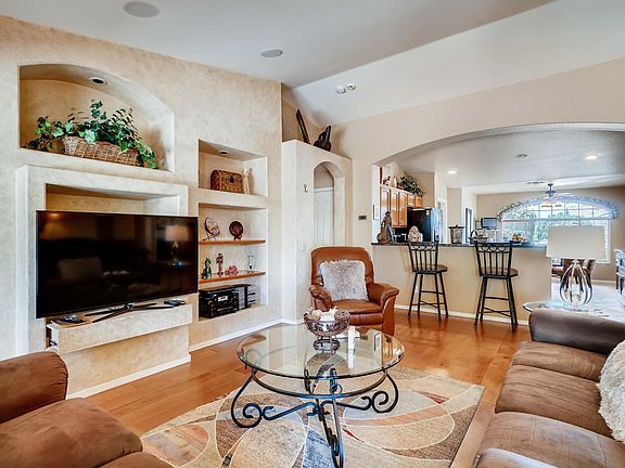 15554 W-005-001-Living Ro-MLS_Size