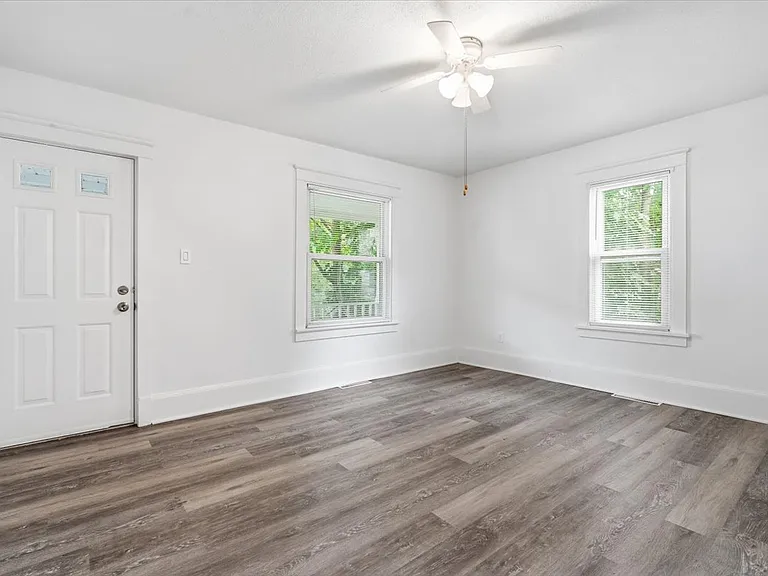64 Penn St — Photo 17