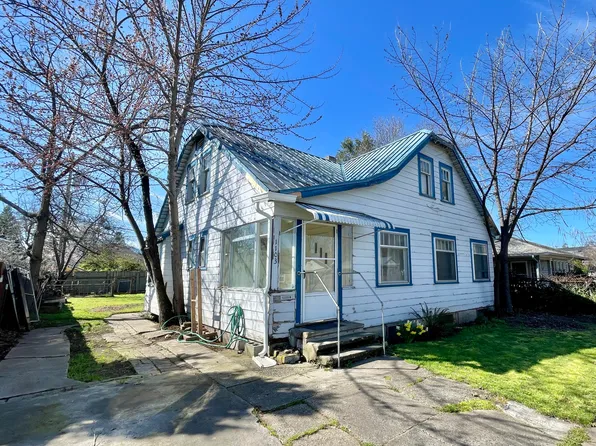 1103 W 9th St, Medford, OR 97501